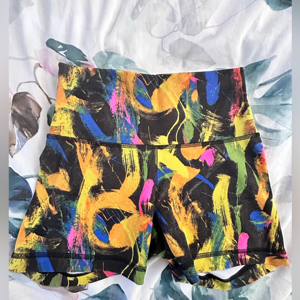 Lululemon Wunder Train Contour Fit High-Rise Short 4”, Size 6